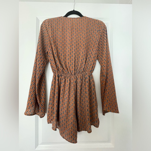 Women’s Front Tie Romper Brown/Tan with Navy Pattern Small - Picture 3 of 5